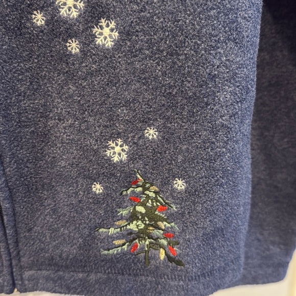 Christmas holiday fleece full zip up size small 6–8. Snowflakes on back. - Picture 2 of 7